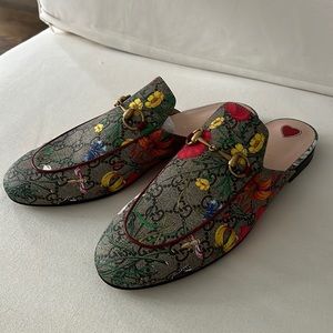 Like new Gucci Floral Slides, only worn once